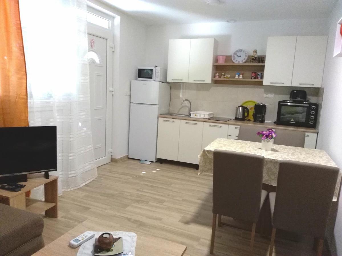 Apartmani Ruzmarin - Seget Donji, Trogir Exterior foto
